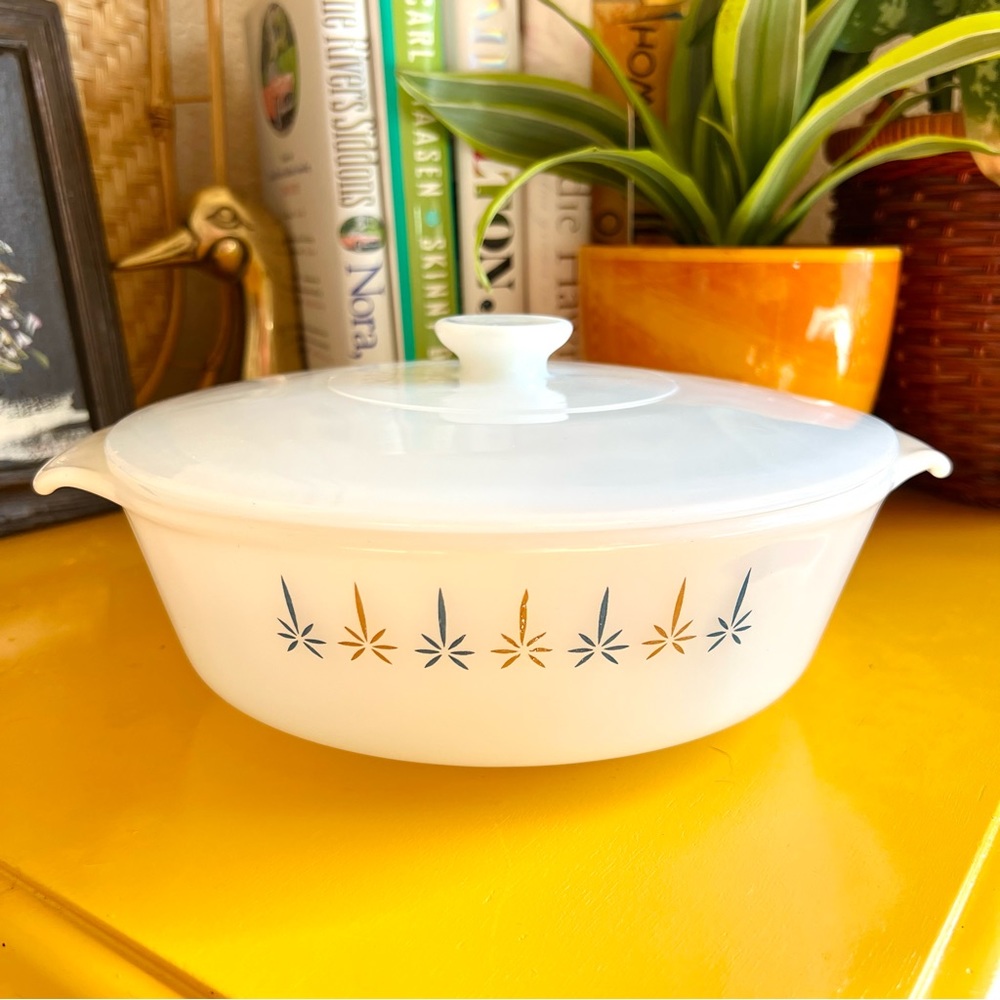 Vintage Fire King 1 quart casserole dish with lid. Anchor Hocking Candle Glow